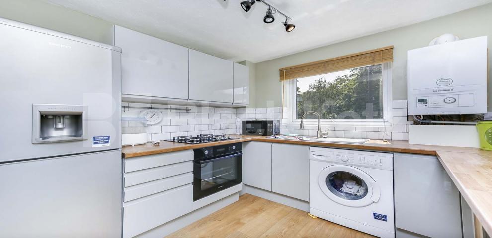 			LET , 1 Bedroom, 1 bath, 1 reception Apartment			 Oxley Close SE1, Bermondsey